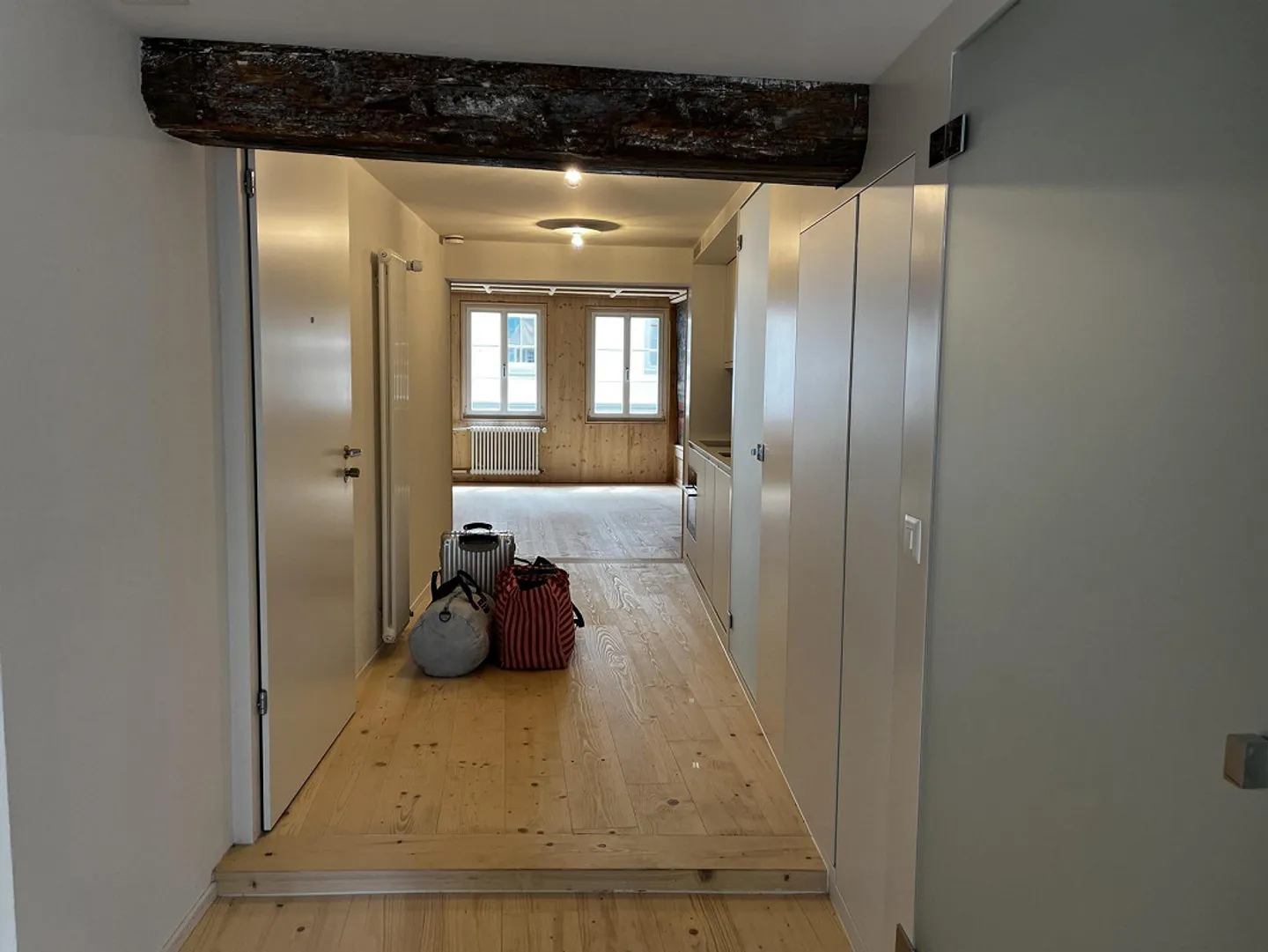 Disponible maintenant : Appartement historique de 2,5 pièces rénové moderne avec terrasse - Photo 14 sur 15
