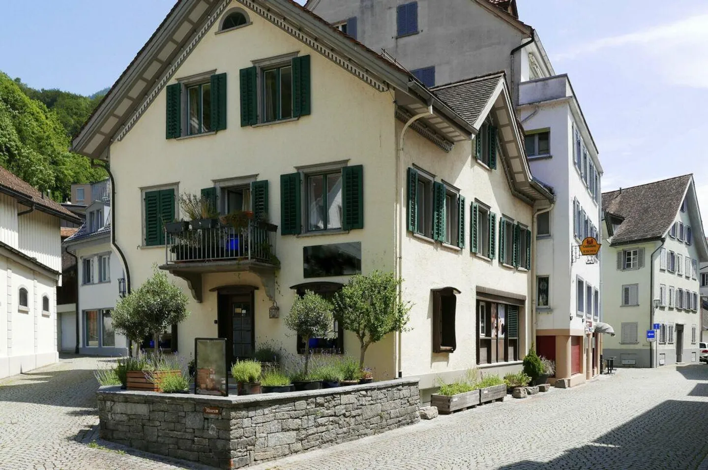 Charmantes Mehrfamilienhaus - Foto 1 von 12