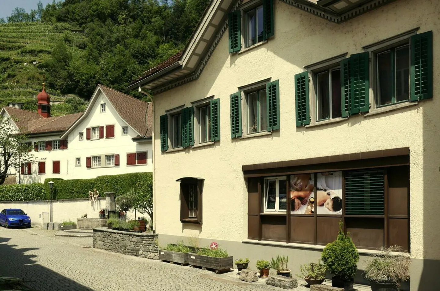 Charmantes Mehrfamilienhaus - Foto 2 von 12