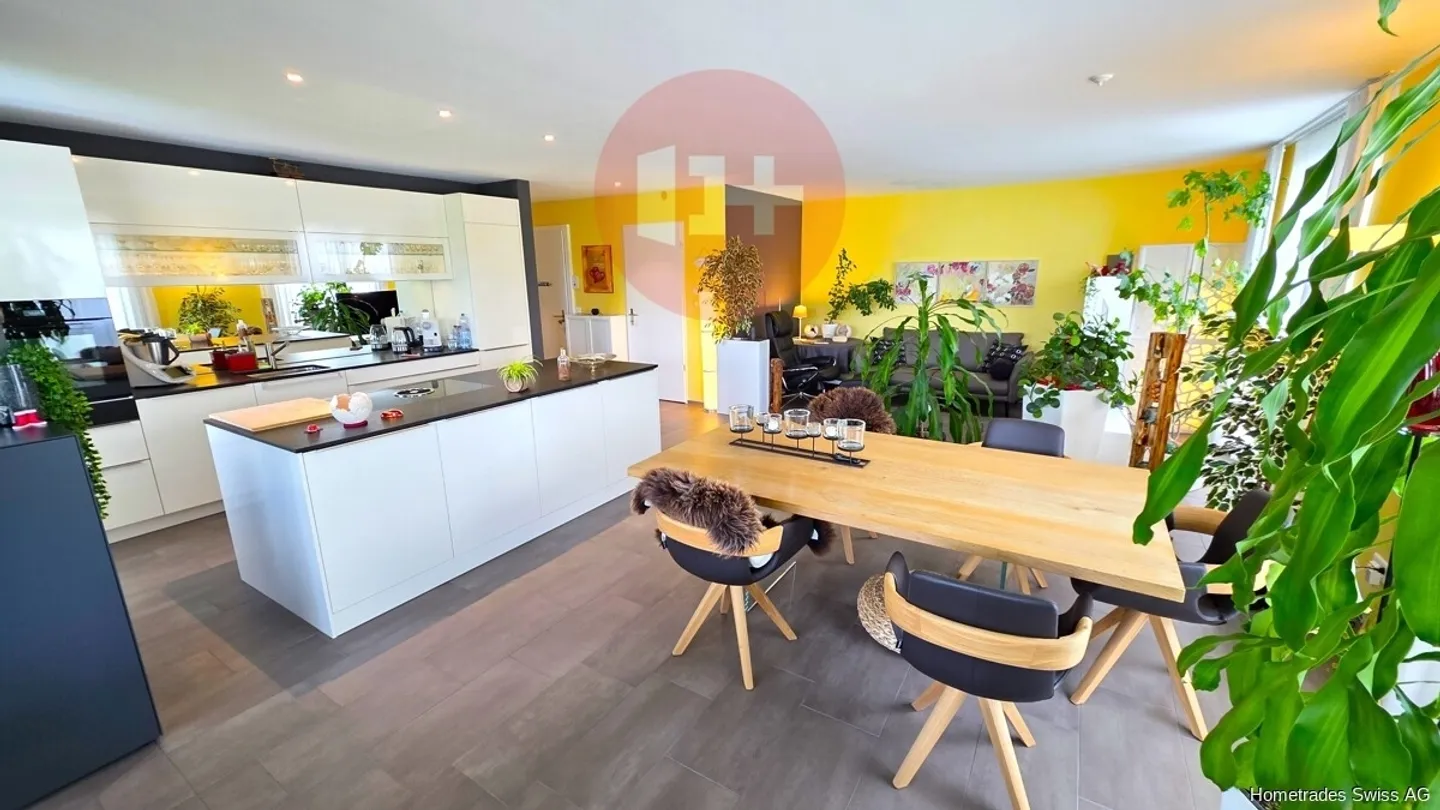 SPACIOUS DREAM APARTMENT IN THE GREEN!! - Photo 1 of 10