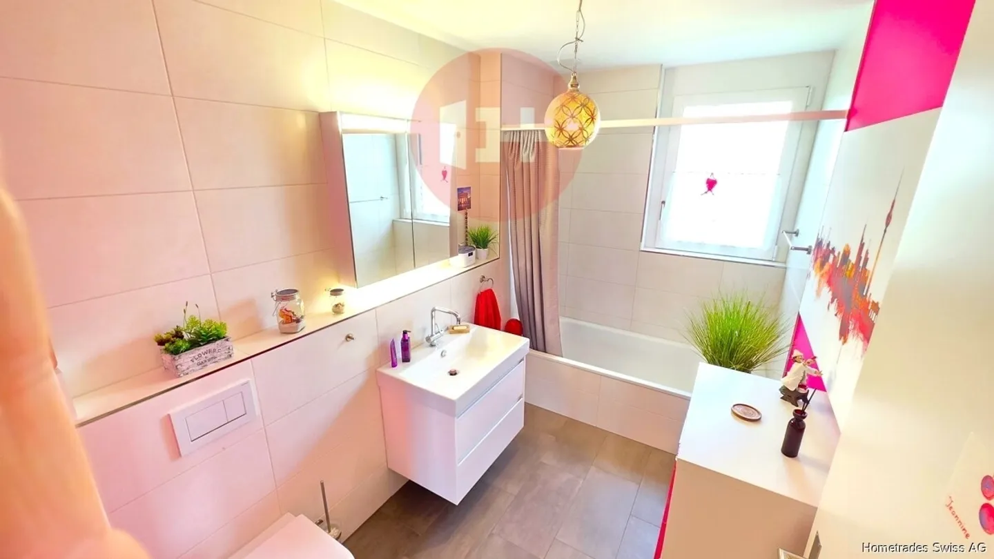 SPACIOUS DREAM APARTMENT IN THE GREEN!! - Photo 5 of 10