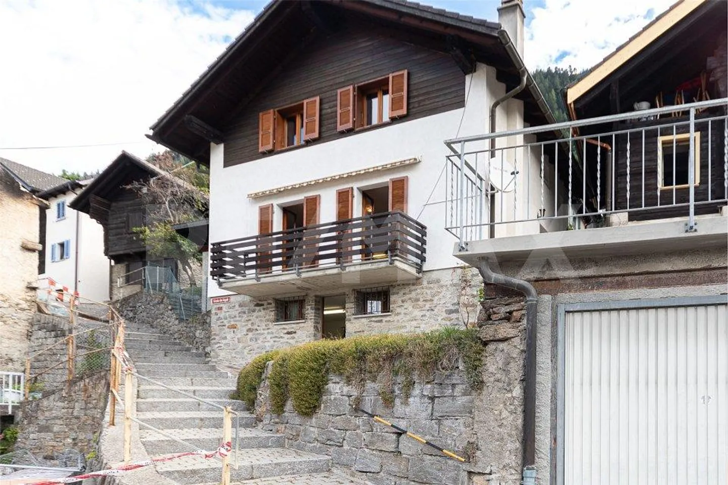 Spaziosa casa con vista sulla valle - Foto 1 di 13