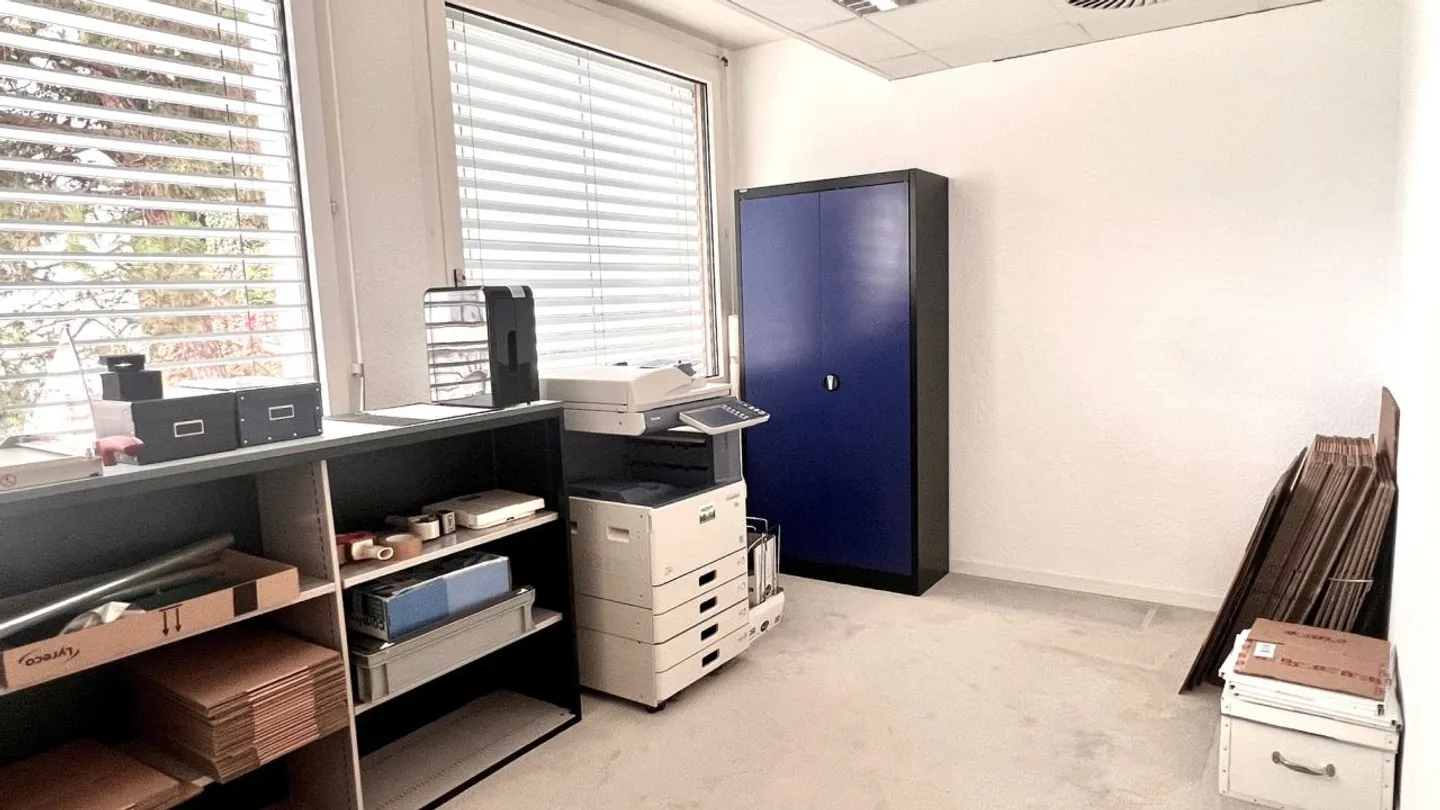 Beautiful Offices in Montreux - One Month Rent Free! - Photo 6 of 6