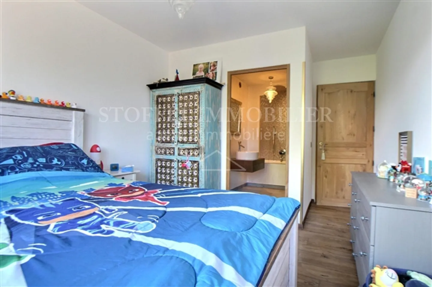 Davanti alla porta della città, grande villa con piscina - Foto 11 di 14