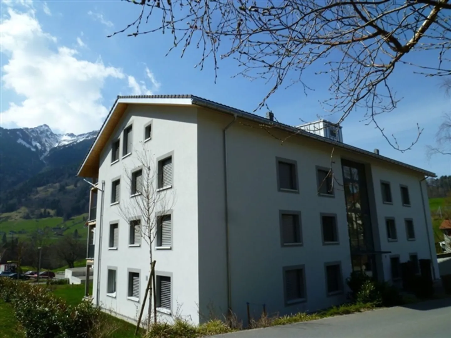 modern 4 1/2-room apartment with large balcony - Photo 3 of 19