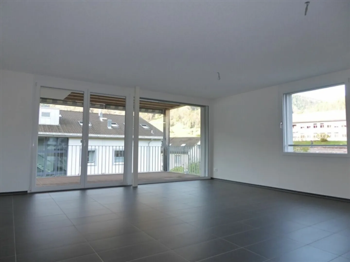 modern 4 1/2-room apartment with large balcony - Photo 7 of 19