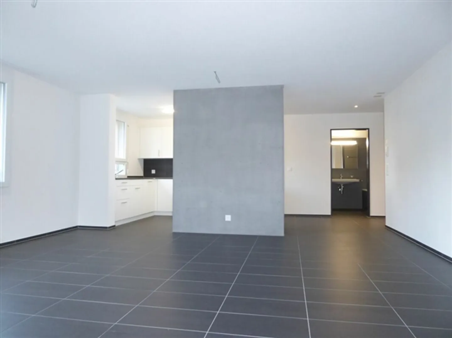 modern 4 1/2-room apartment with large balcony - Photo 12 of 19