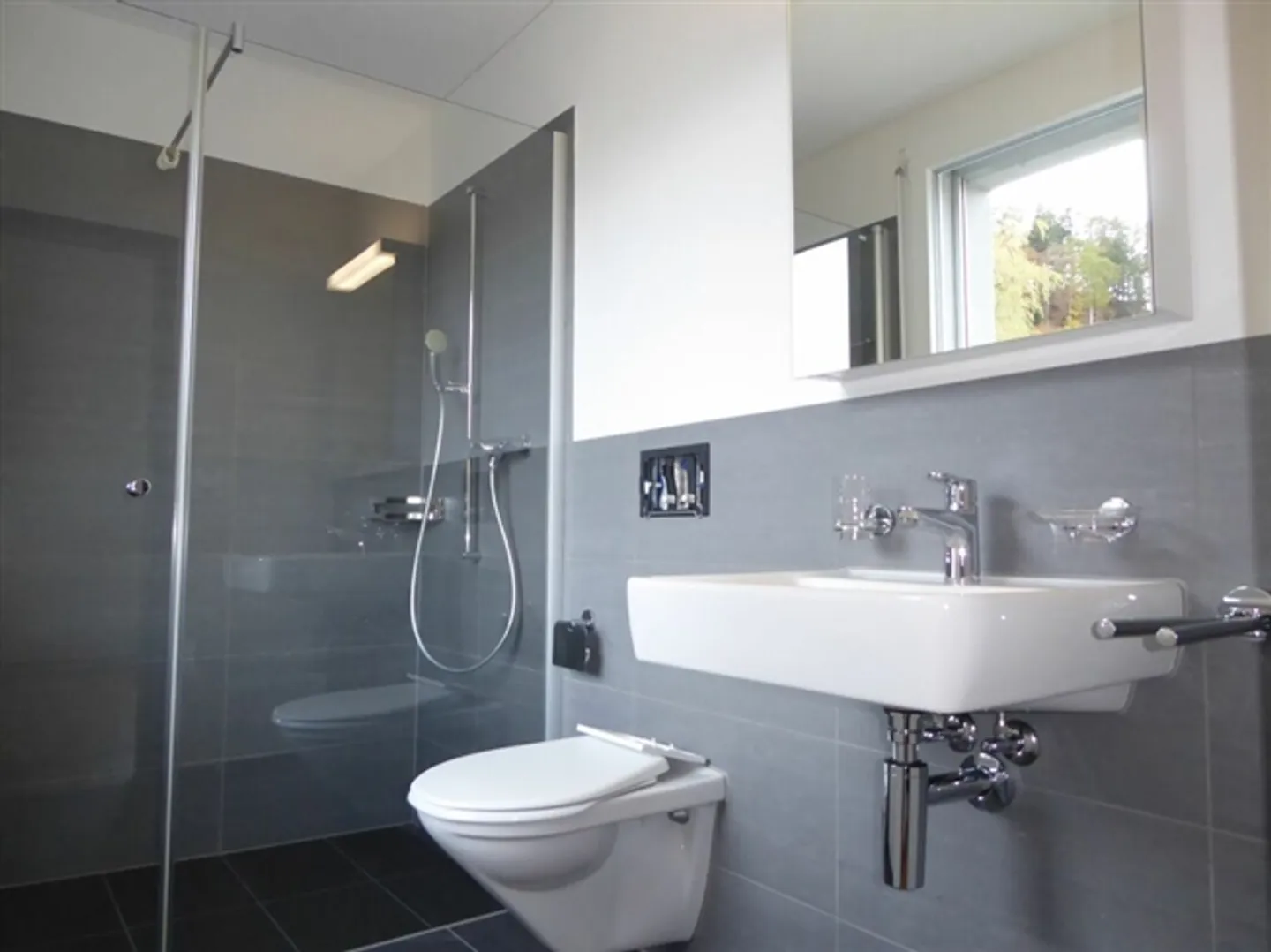 modern 4 1/2-room apartment with large balcony - Photo 13 of 19