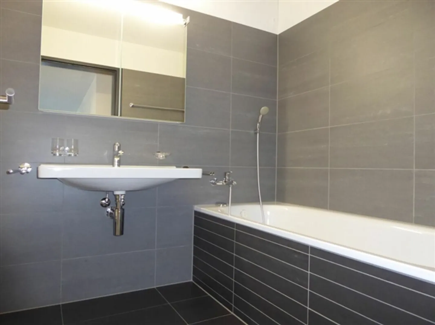 modern 4 1/2-room apartment with large balcony - Photo 15 of 19