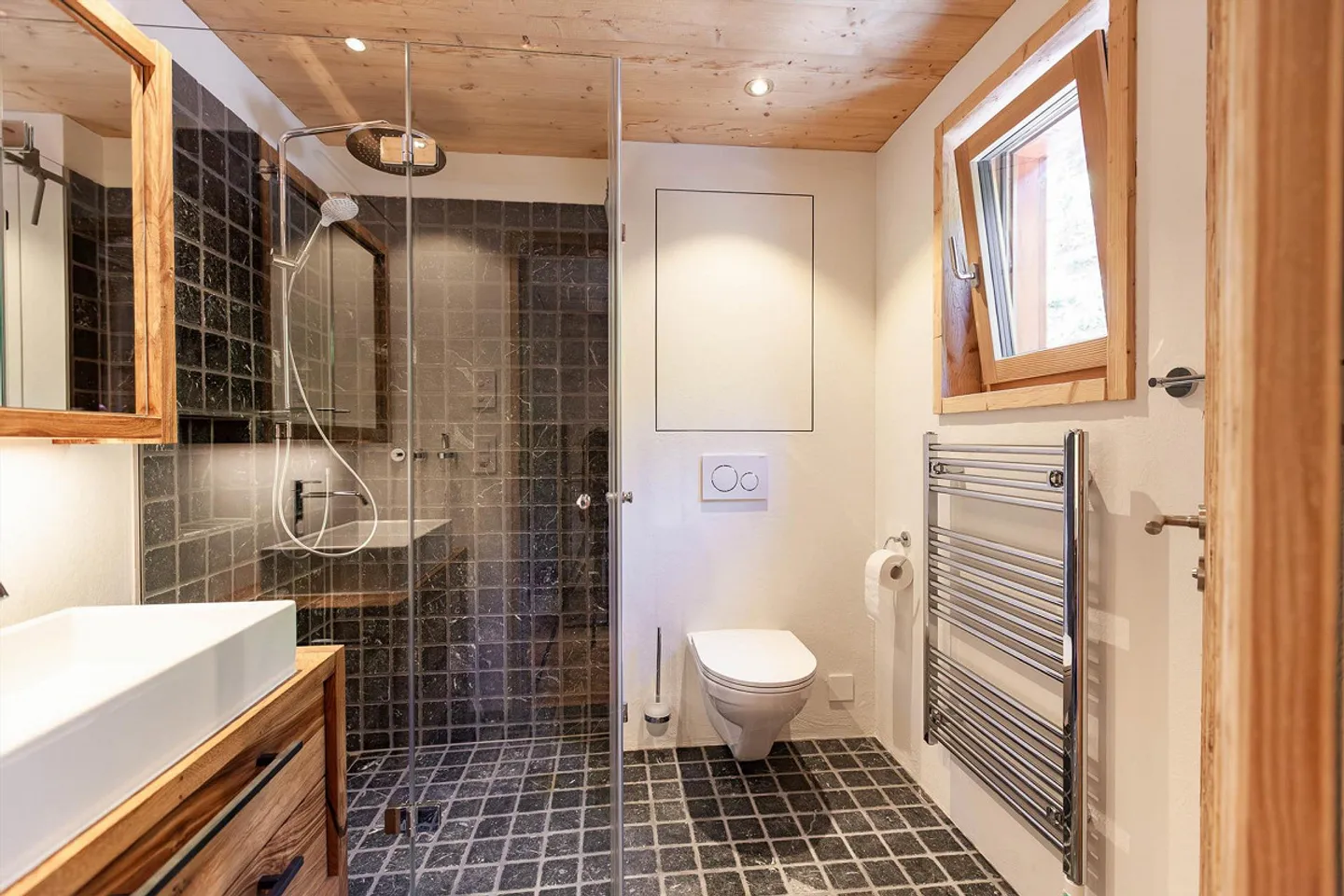 Magnifique CHALET ALPIN au Maienberg - Photo 4 sur 9