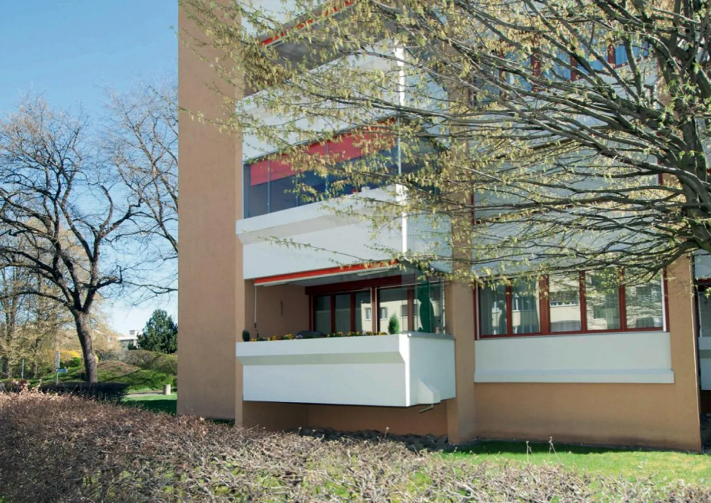 Room in a 5-person shared apartment in Regensdorf with craft room - Photo 1 of 2