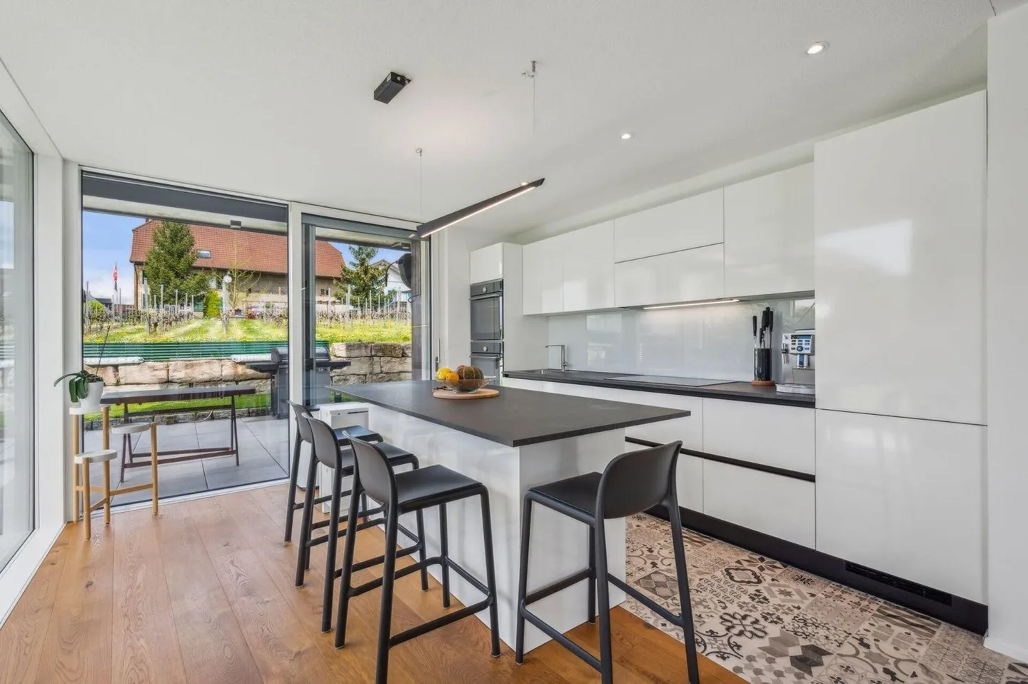 Appartamento giardino esclusivo di 5,5 stanze in una posizione tranquilla - Foto 5 di 13