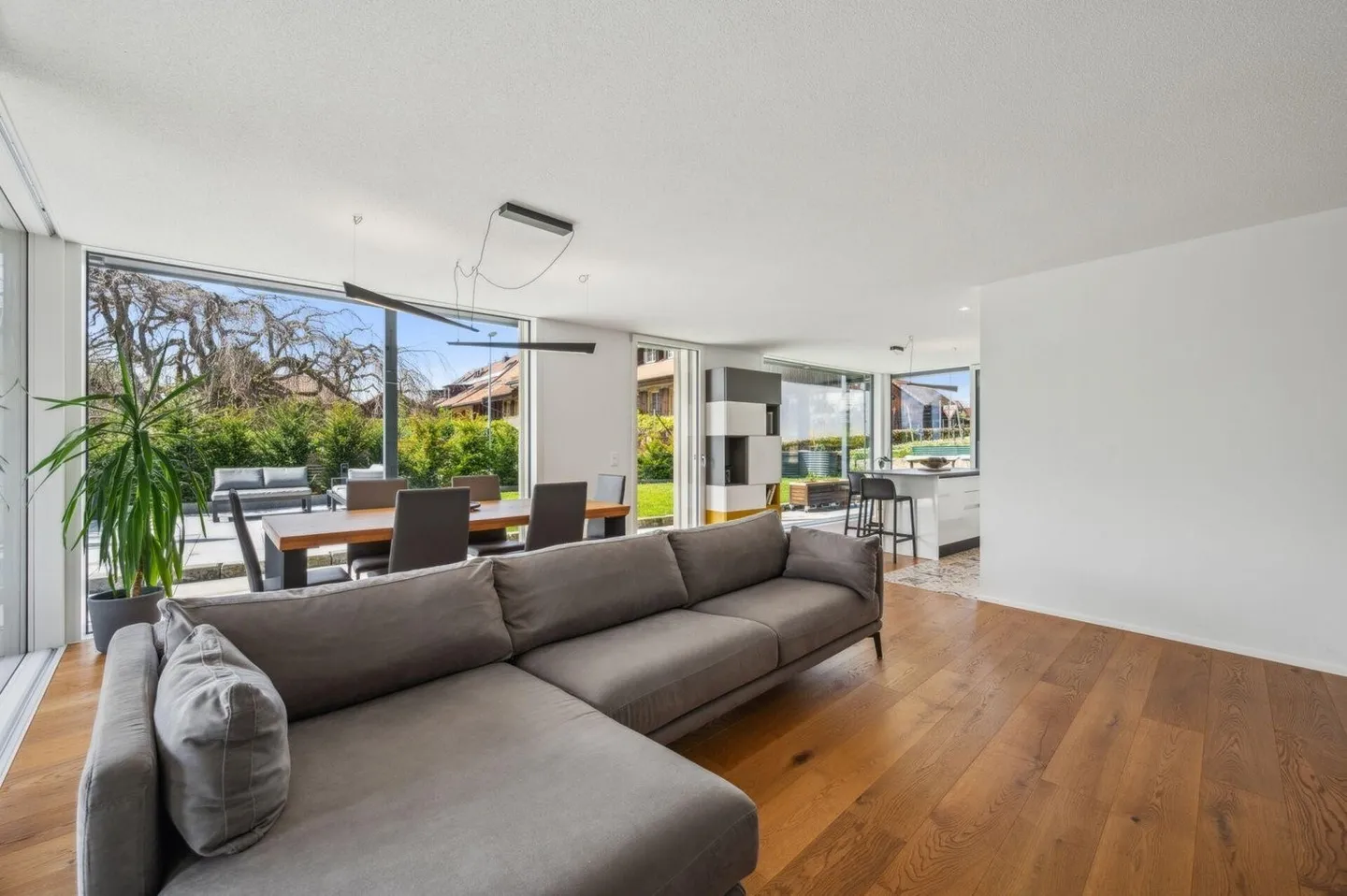 Appartamento giardino esclusivo di 5,5 stanze in una posizione tranquilla - Foto 7 di 13