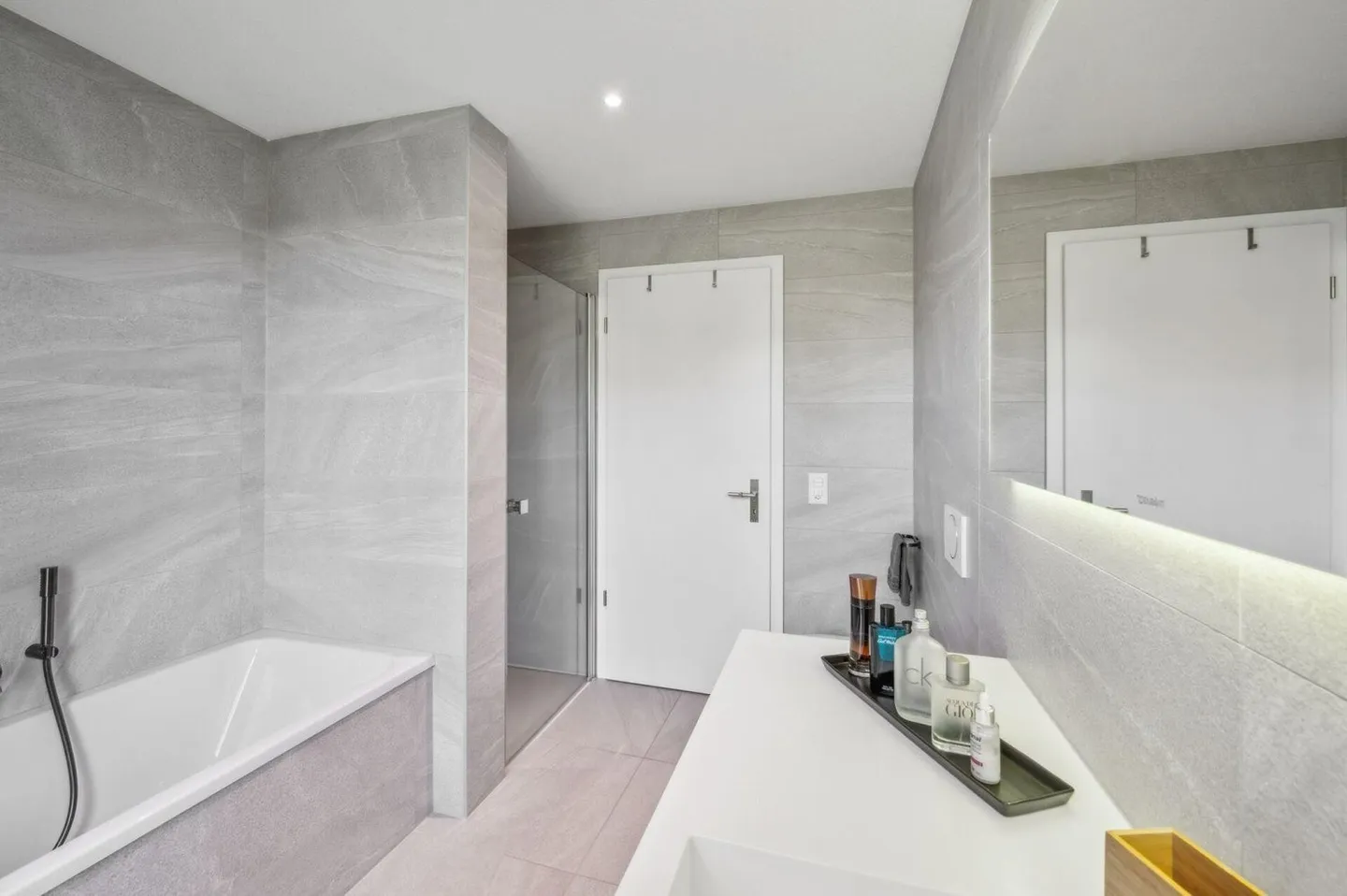 Appartamento giardino esclusivo di 5,5 stanze in una posizione tranquilla - Foto 9 di 13