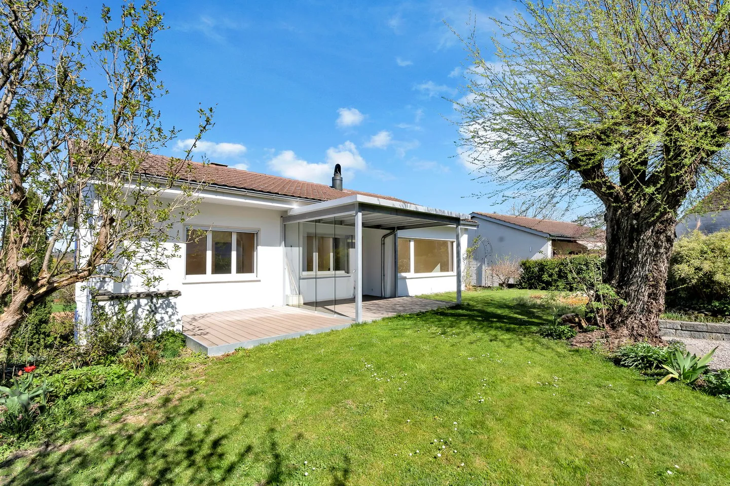 Maison individuelle indépendante avec double garage à Jegenstorf - Photo 2 sur 25