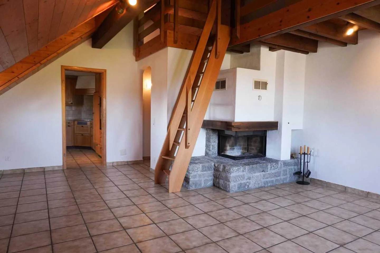 Appartamento mansardato di 3,5 locali con giardino - Foto 1 di 13