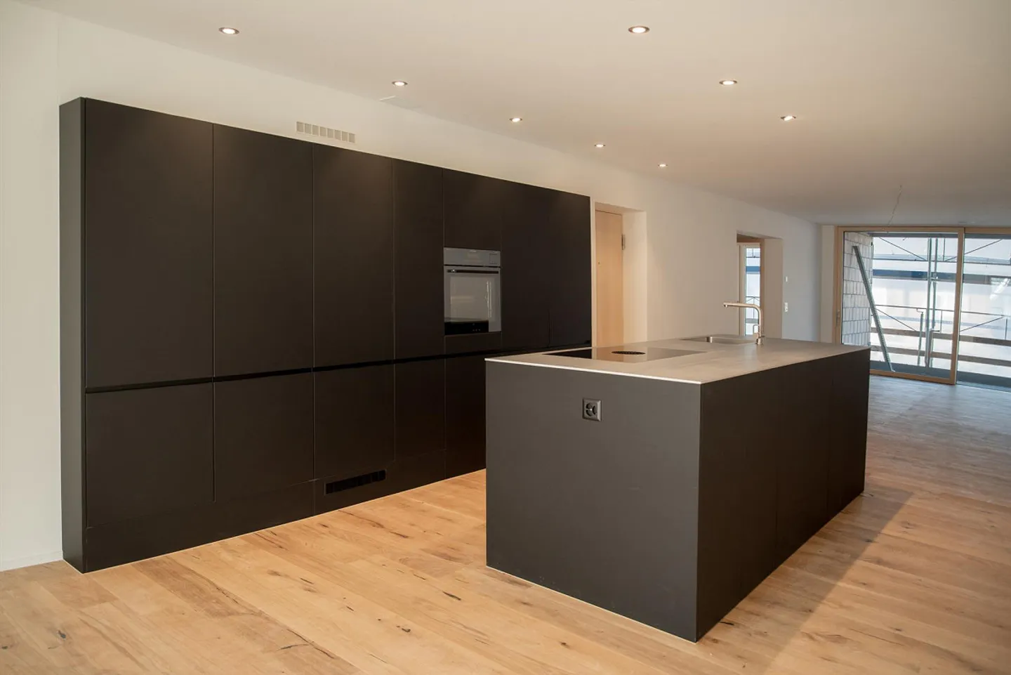 Charming 2.5 Room Apartment - Photo 2 of 10