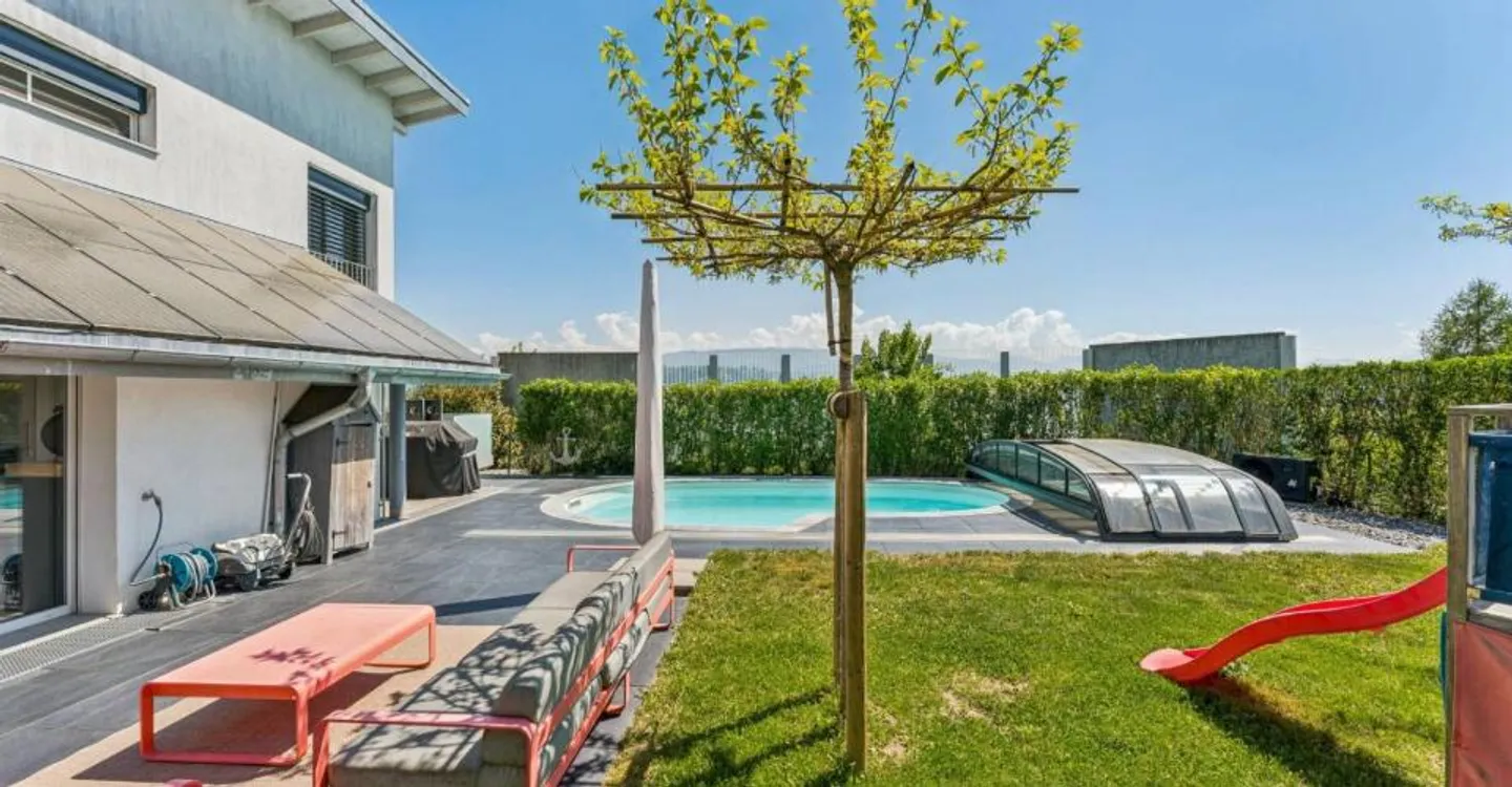Magnificent house with rental apartment and swimming pool - Photo 1 of 11