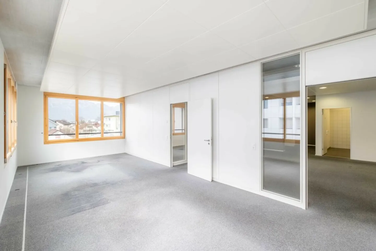 Espace commercial représentatif au centre (15-410m²) - Idéal pour cabinet, bureau ou salles de thérapie - Photo 3 sur 19