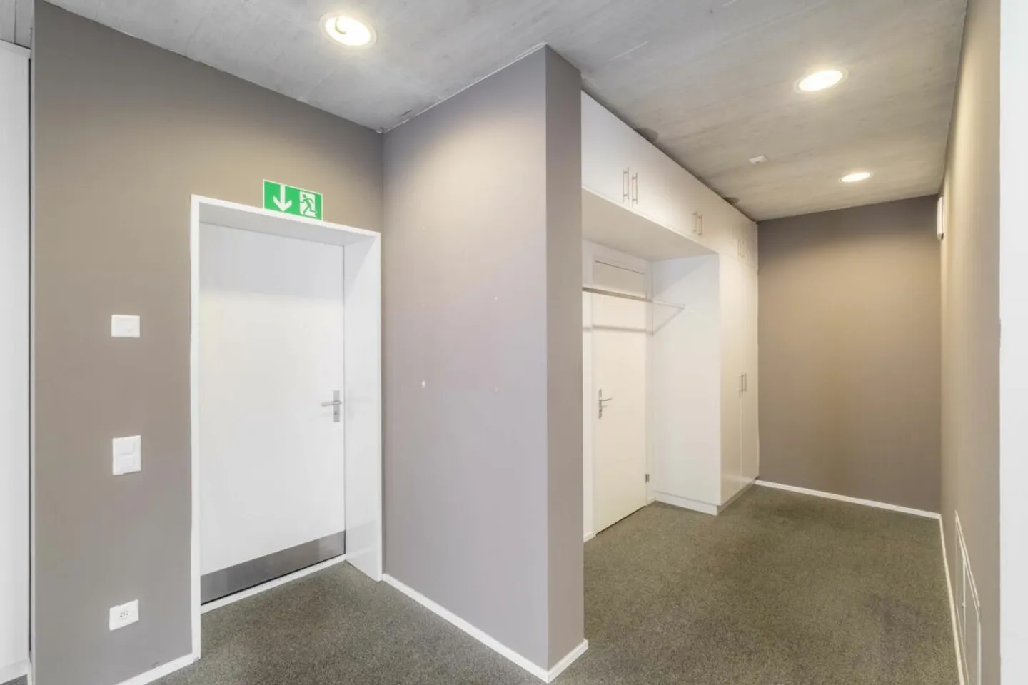 Espace commercial représentatif au centre (15-410m²) - Idéal pour cabinet, bureau ou salles de thérapie - Photo 4 sur 19