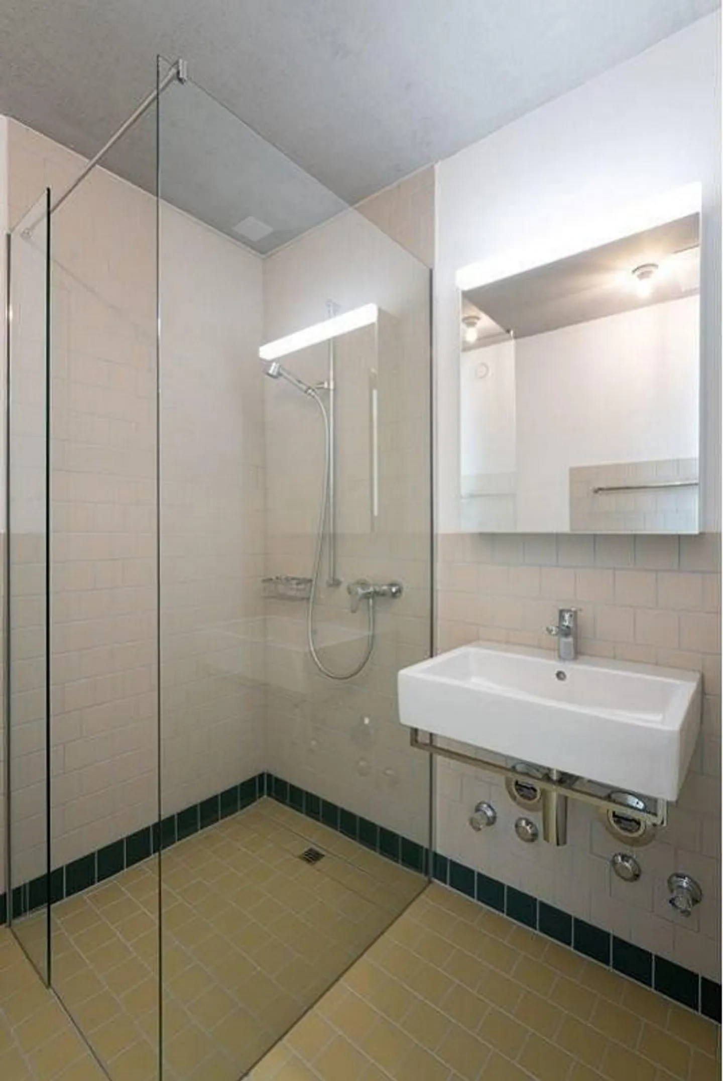 City-Close Living - Photo 3 of 6