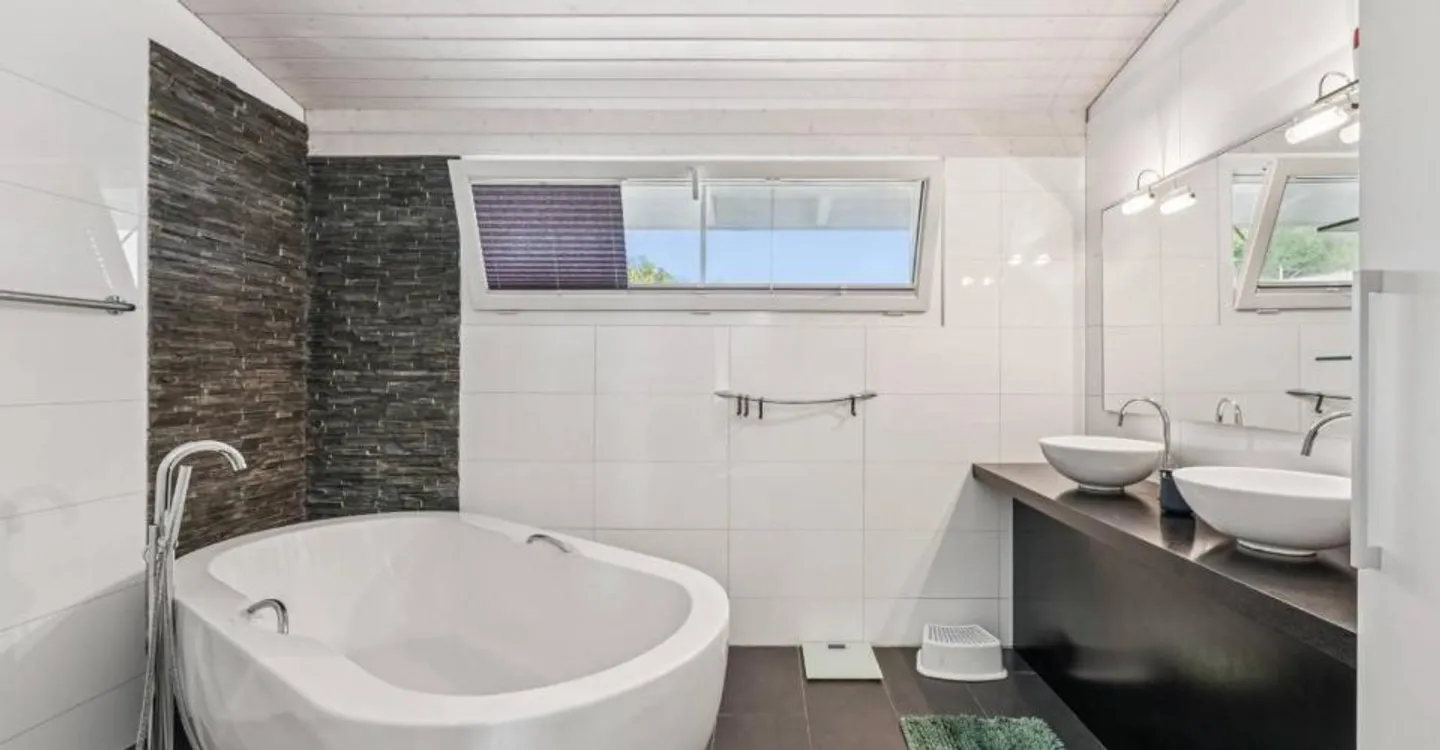 Magnificent house with rental apartment and swimming pool - Photo 9 of 11