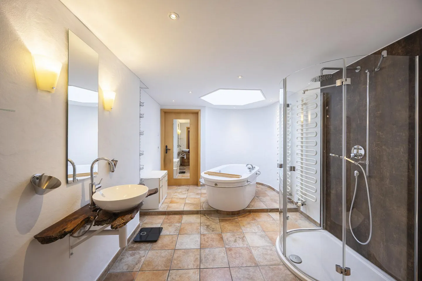 Casa unifamiliare o multigenerazionale spaziosa - Foto 9 di 27