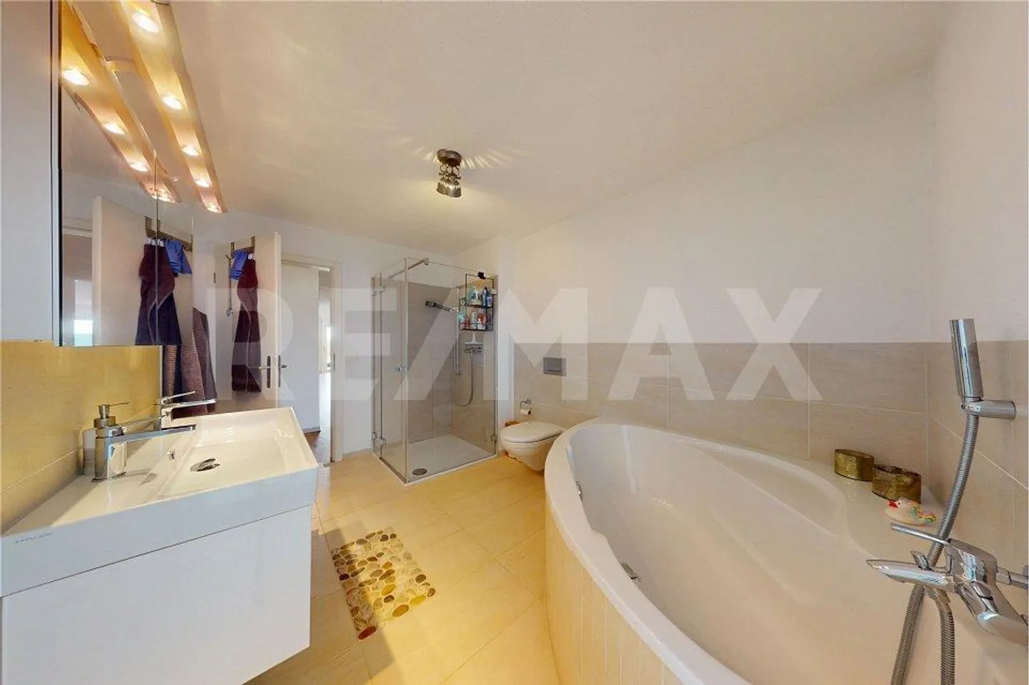 Appartement moderne de 4½ pièces avec extension 2021 et jardin de 330m² à Täuffelen - Photo 12 sur 13