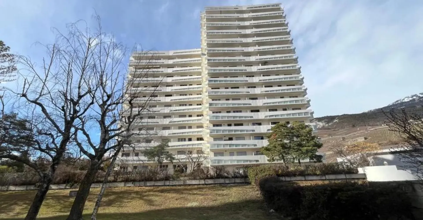 Helle 4,5-Zimmer-Wohnung mit Balkon und freiem Blick in Sierre - Foto 1 von 5