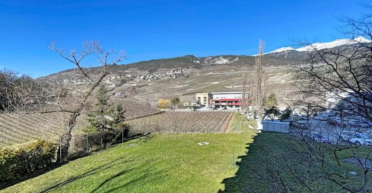 Helle 4,5-Zimmer-Wohnung mit Balkon und freiem Blick in Sierre - Foto 2 von 5