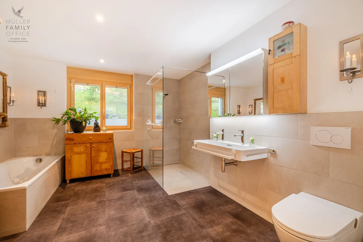 Stilvolle 3 1/2 Zimmer-Gartenwohnung (Erstwohnung) mit Einfamilienhaus-Charakter - Foto 8 von 13