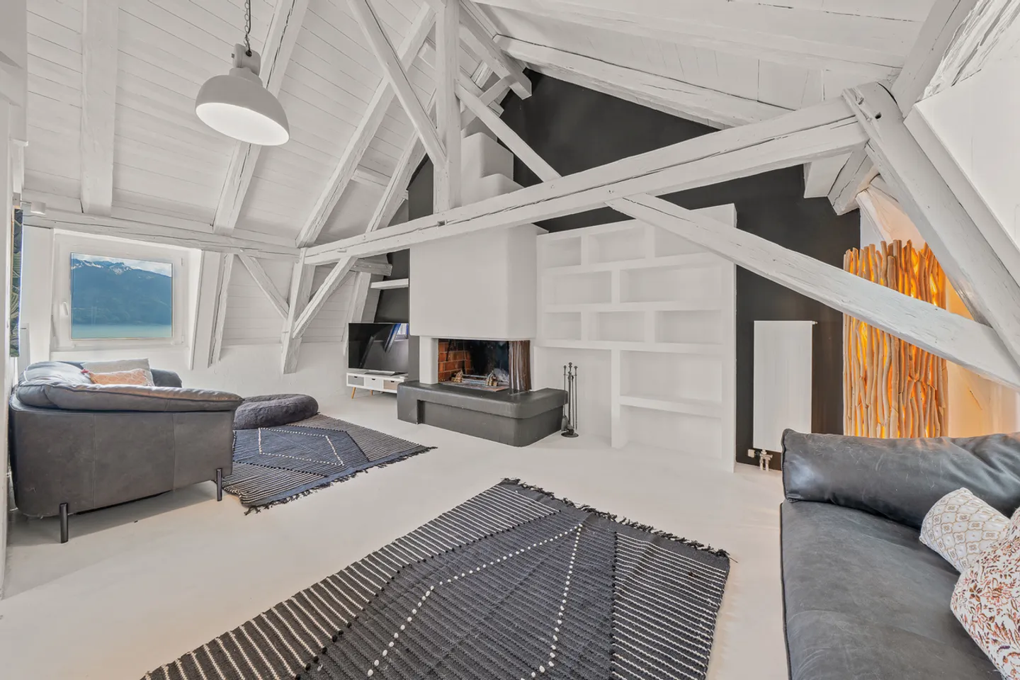 Exceptional winegrower's house in the heart of the old village with lake view - Photo 14 of 19