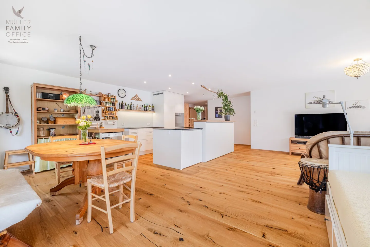 Stilvolle 3 1/2 Zimmer-Gartenwohnung (Erstwohnung) mit Einfamilienhaus-Charakter - Foto 2 von 13