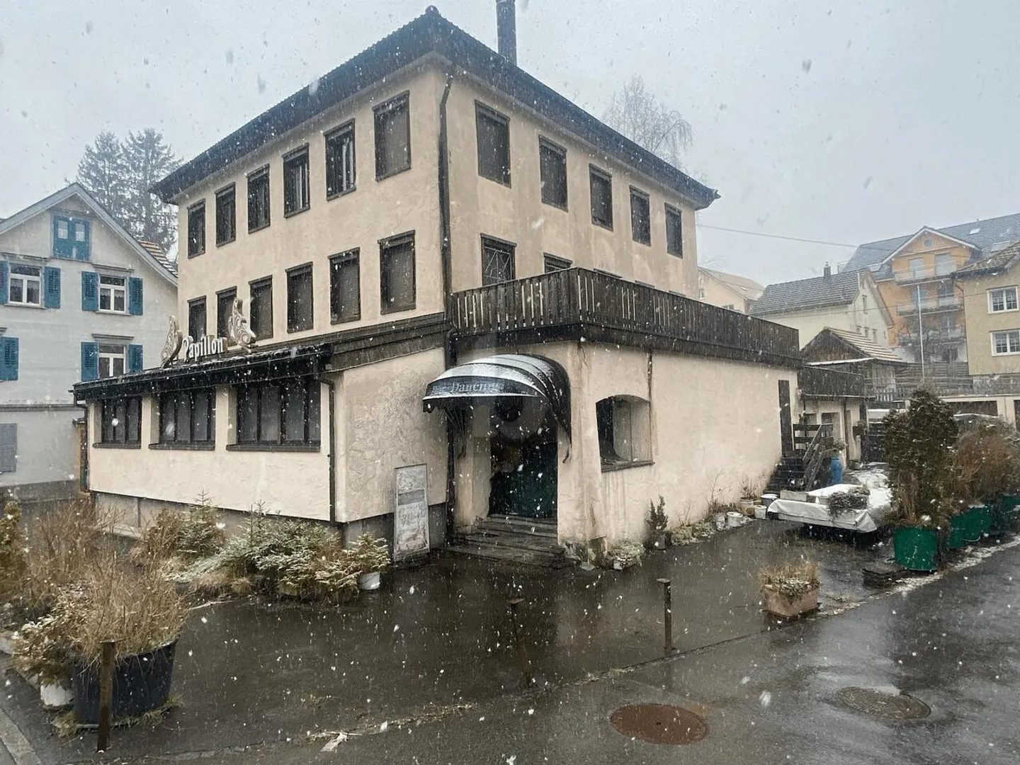 Residential building for sale - Photo 1 of 5