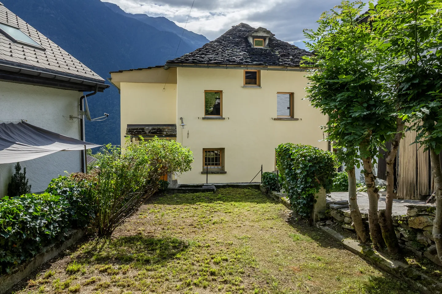 Autentica casa ticinese con finiture di pregio - Foto 1 di 13