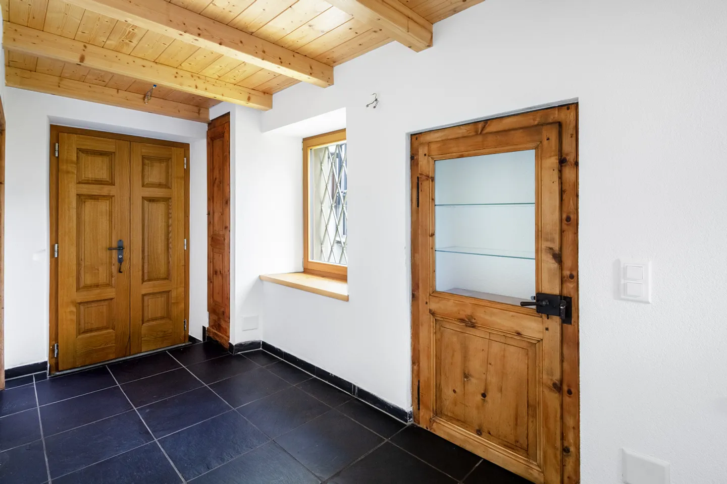Autentica casa ticinese con finiture di pregio - Foto 2 di 13