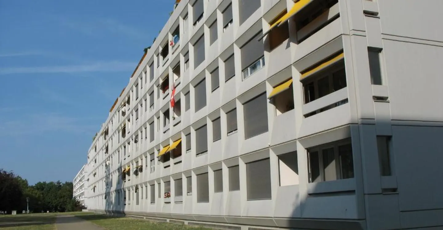 Meyrin - Motorradstellplatz - Foto 1 von 2