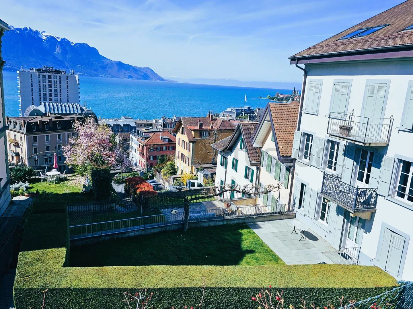 Appartement Charmant avec Vue sur le Lac - Photo 5 sur 16