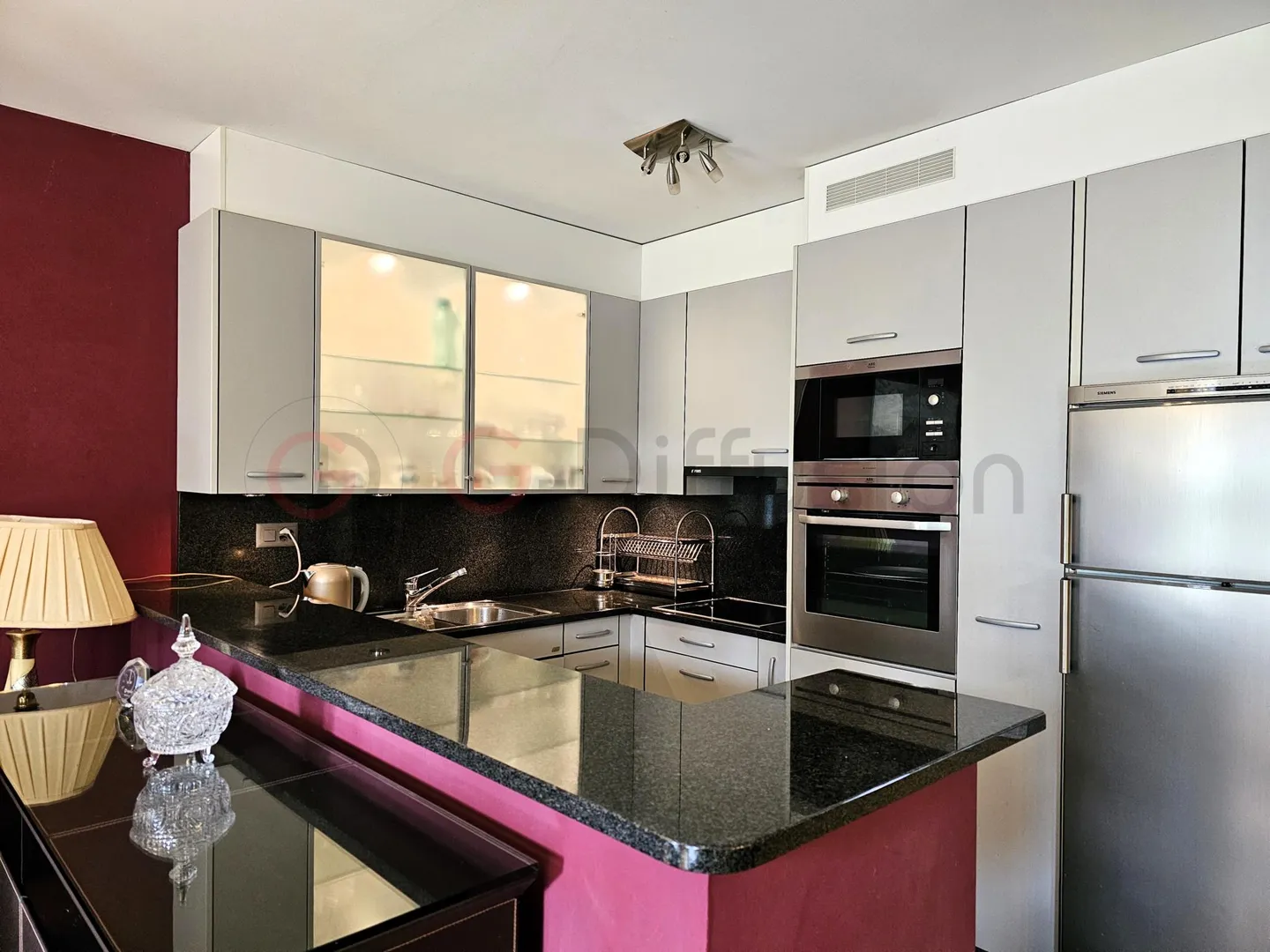 Appartement Charmant avec Vue sur le Lac - Photo 2 sur 16