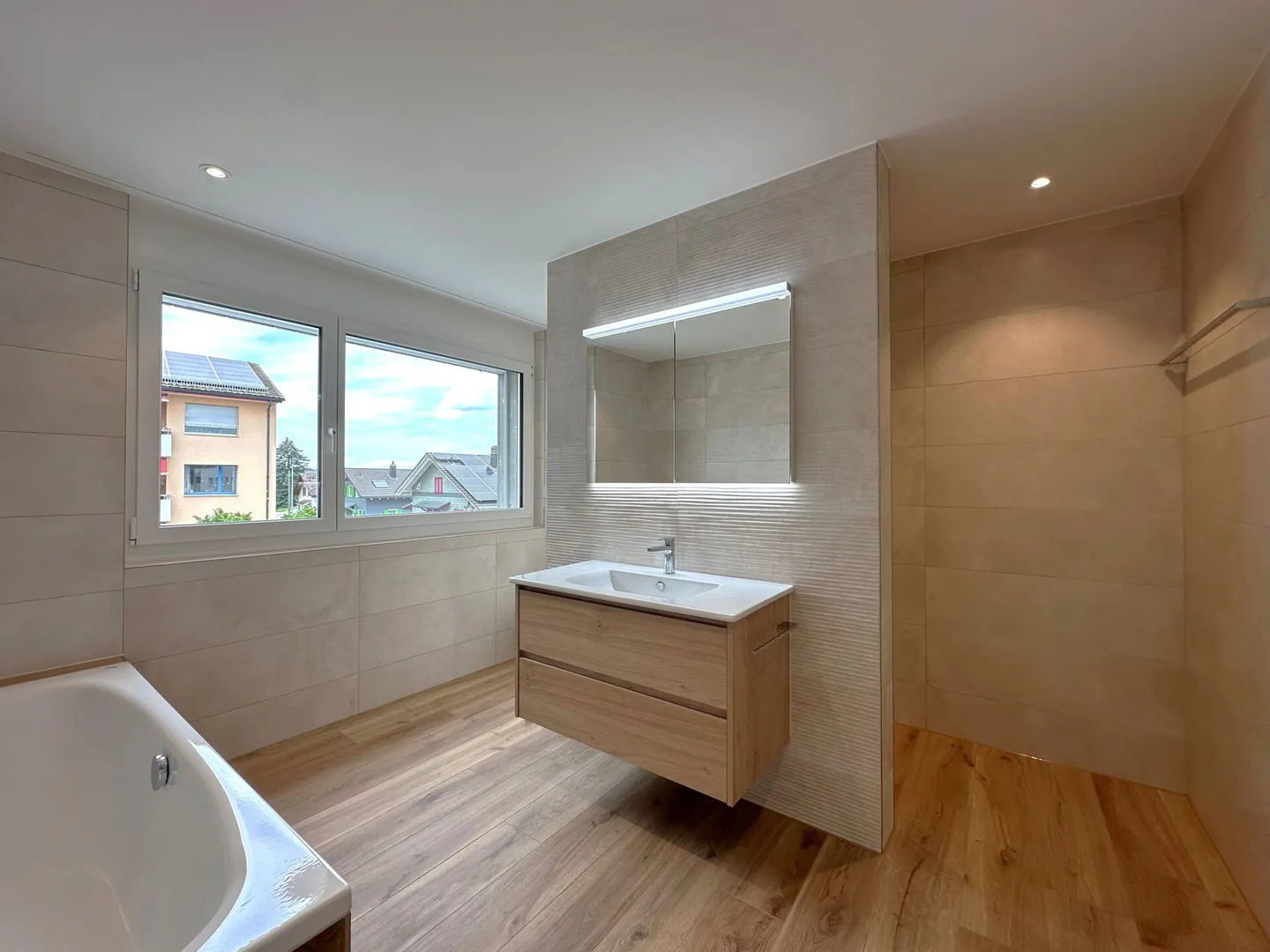 Vivere con stile - casa di alta qualità con 6,5 stanze e molto spazio - Foto 10 di 13