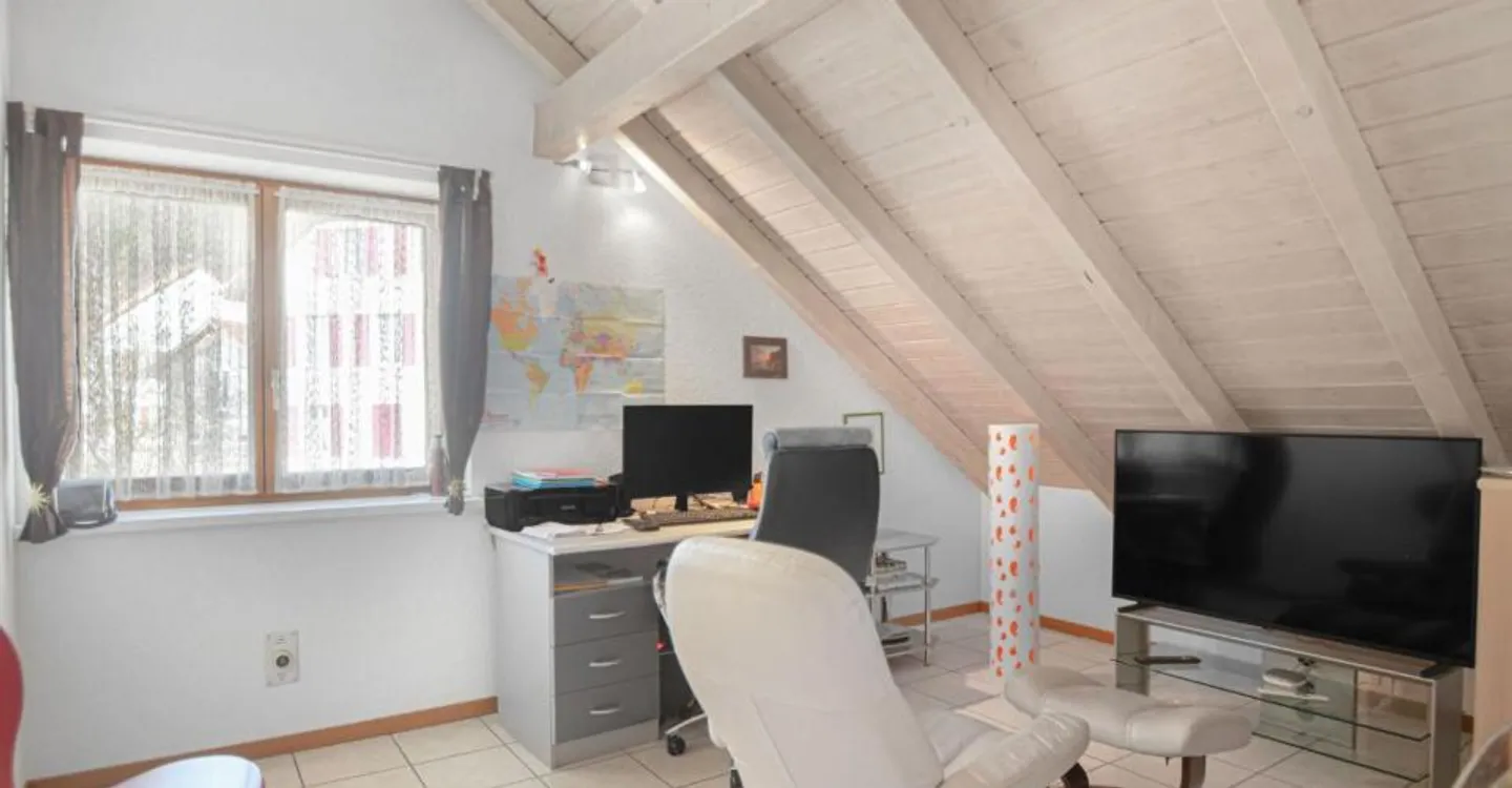 Sonceboz, 4.5-room duplex with 2 covered parking spaces - Photo 8 of 13