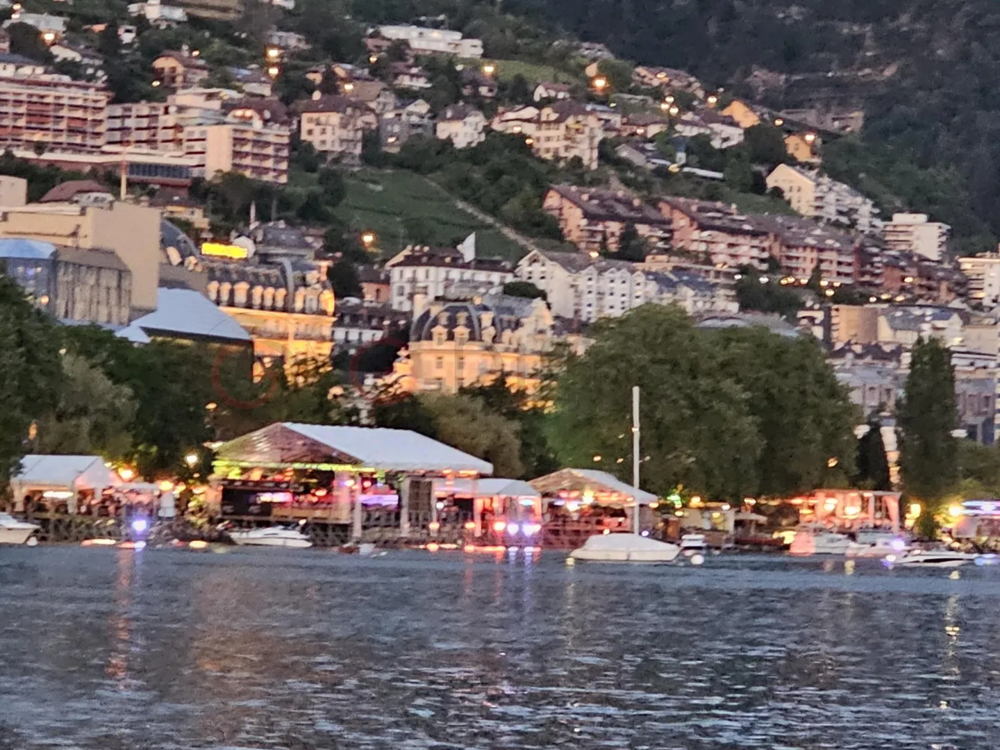 Appartement Charmant avec Vue sur le Lac - Photo 14 sur 16