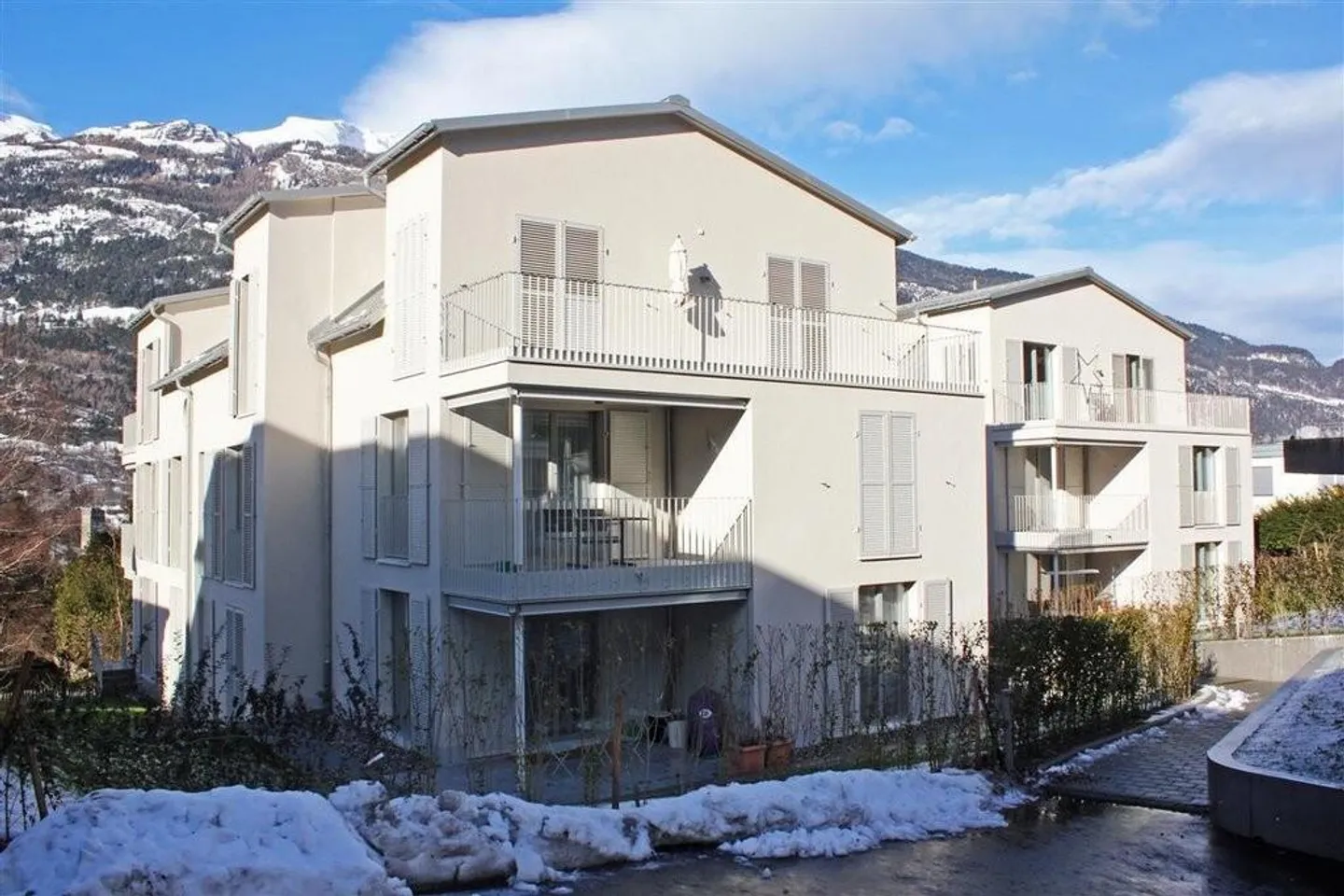 Appartement moderne de 3,5 pièces dans un emplacement calme - Photo 1 sur 5
