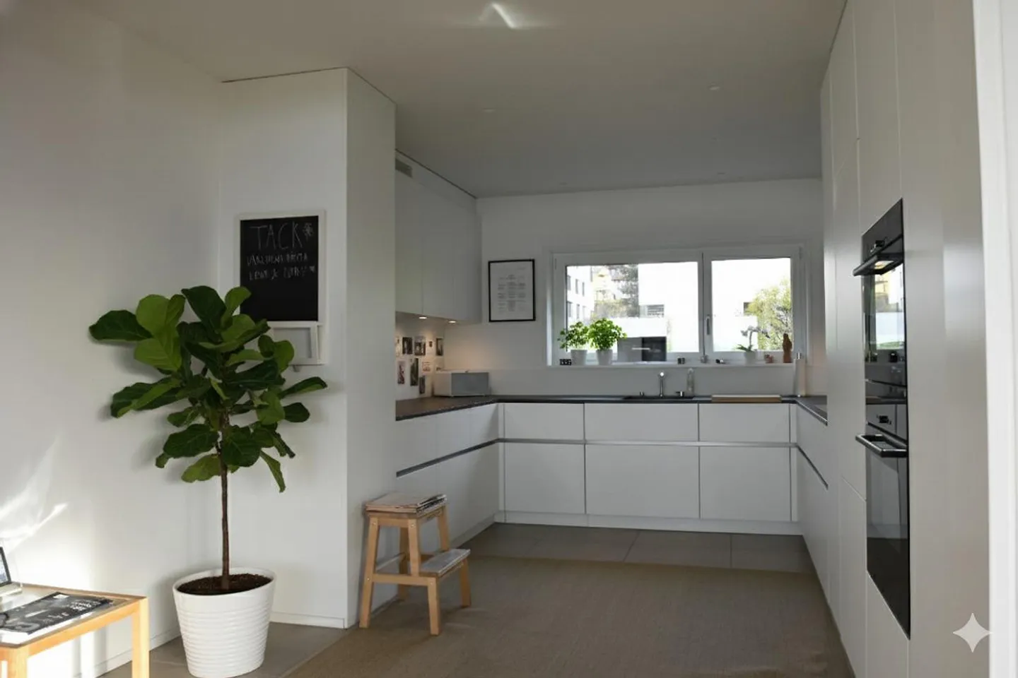 Direct View of the Lake: 5.5-Room Garden Apartment - Photo 2 of 9