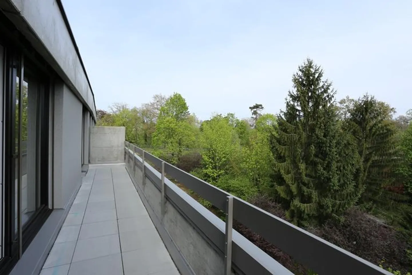 Sunny 3.5-room penthouse apartment near the Langen Erlen - Photo 7 of 11