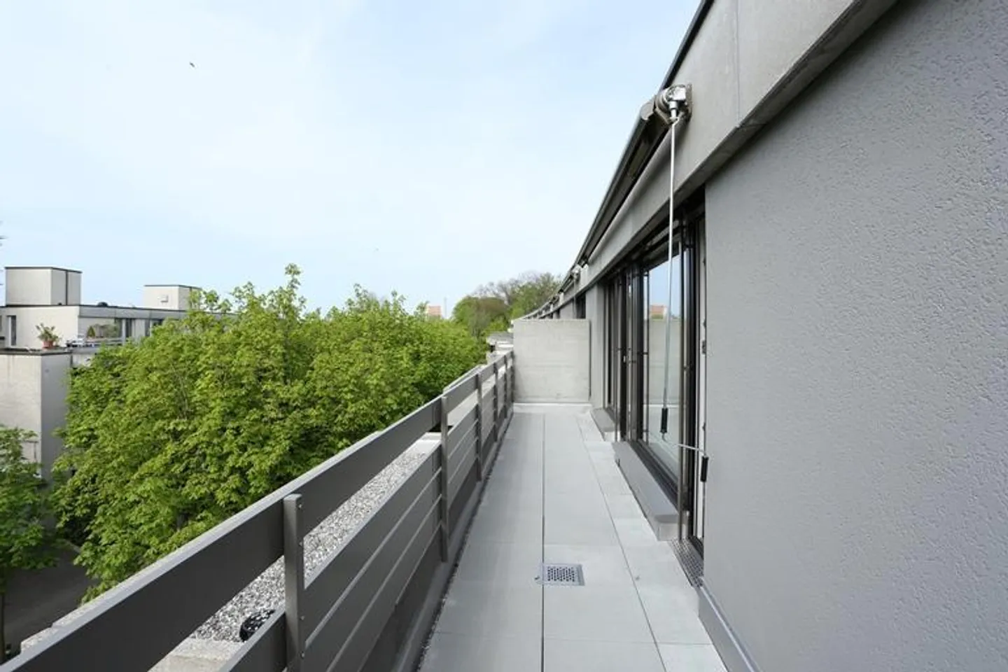 Sunny 3.5-room penthouse apartment near the Langen Erlen - Photo 8 of 11