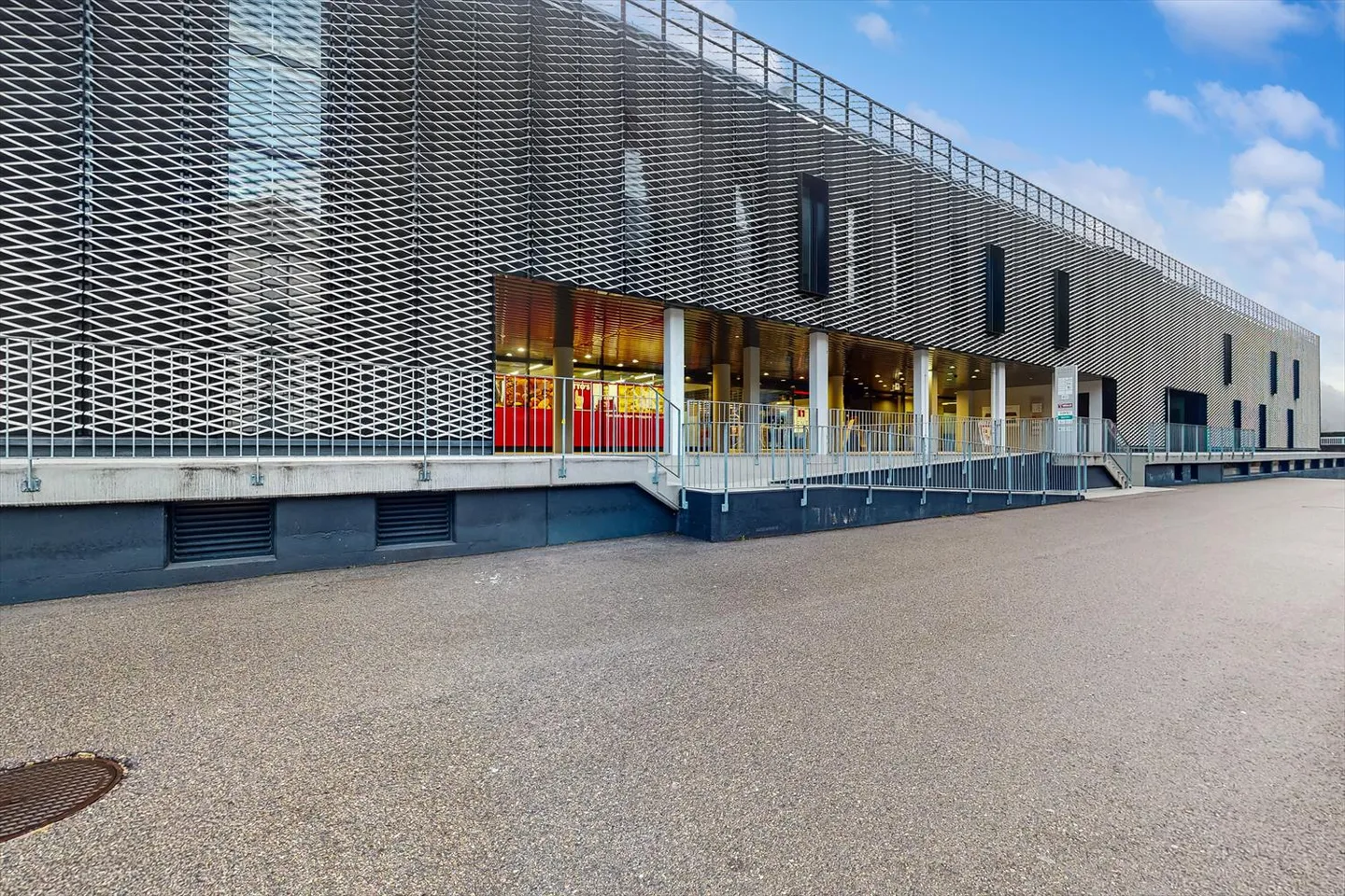 Geräumiger Offener Raum in einer Strategischen Lage - Foto 1 von 7