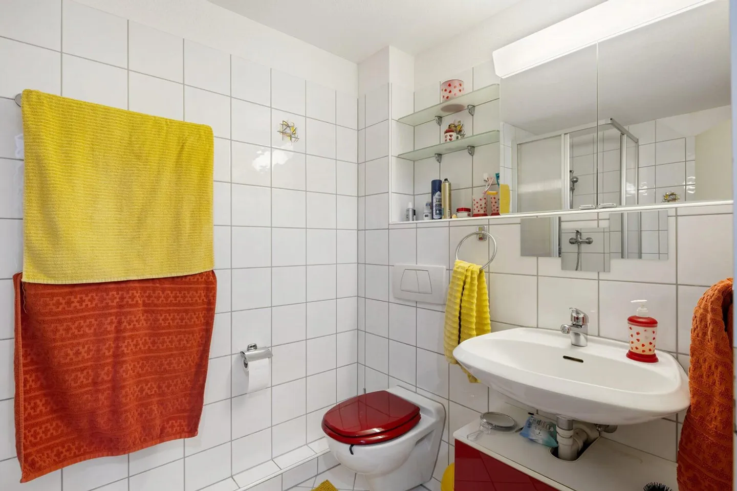 GROSSZÜGIGES 6.5-ZIMMER-REIHENMITTELHAUS IN HINWIL - Photo 13 sur 26