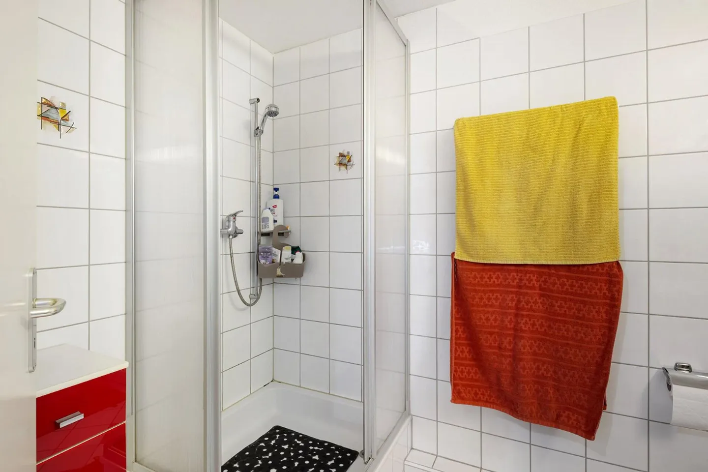 GROSSZÜGIGES 6.5-ZIMMER-REIHENMITTELHAUS IN HINWIL - Photo 14 sur 26