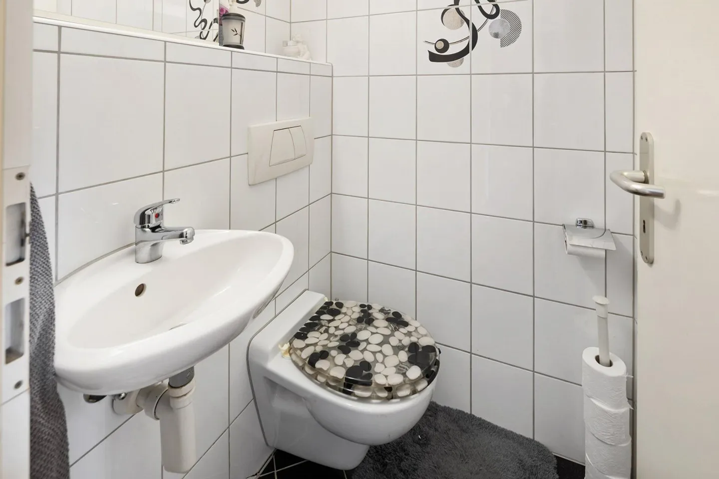 GROSSZÜGIGES 6.5-ZIMMER-REIHENMITTELHAUS IN HINWIL - Photo 15 sur 26